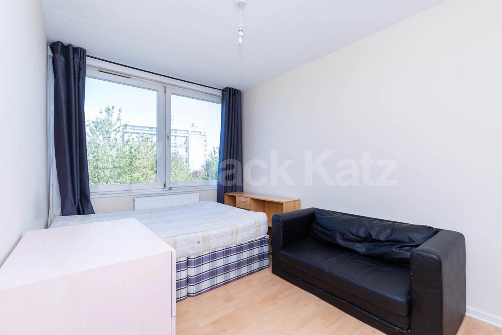 Arranged over 2 floors is this 4 bedroom with balcony and modern kitchen Twyford Street, Kings Cross